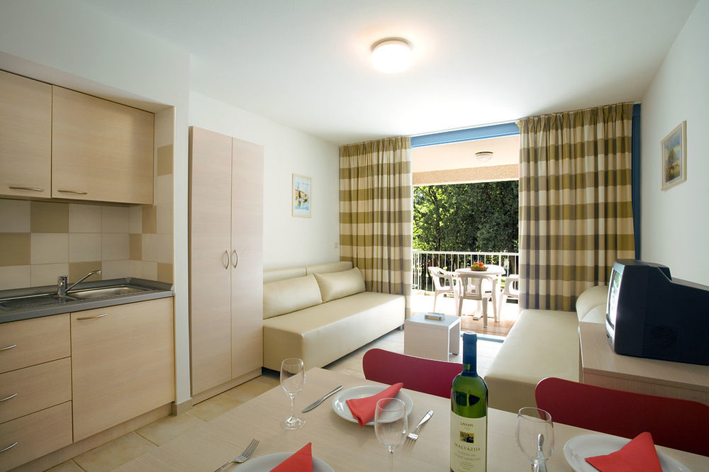 Eurocamp Mobile Homes At Fkk Nudist Campsite Solaris Tar-Vabriga المظهر الخارجي الصورة