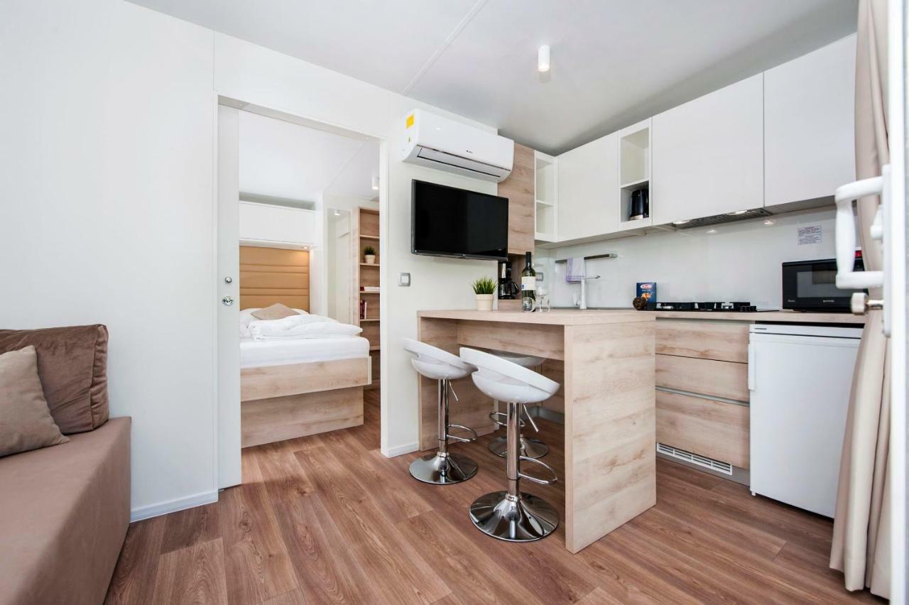 Eurocamp Mobile Homes At Fkk Nudist Campsite Solaris Tar-Vabriga المظهر الخارجي الصورة