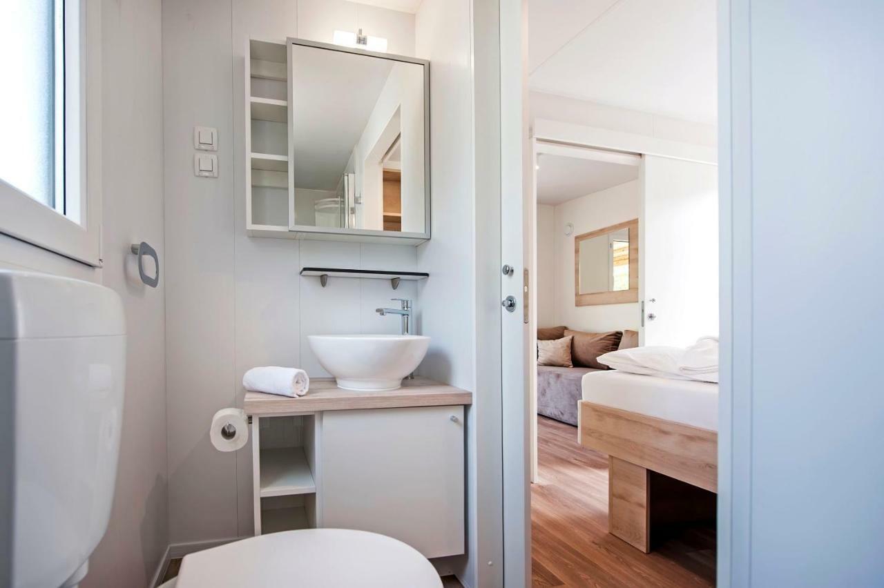 Eurocamp Mobile Homes At Fkk Nudist Campsite Solaris Tar-Vabriga المظهر الخارجي الصورة